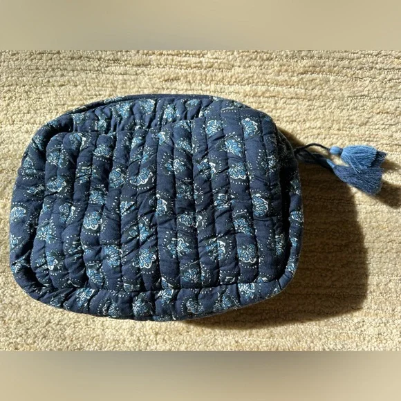DÔEN Petite Holloway Quilted Pouch - Picture 1 of 4